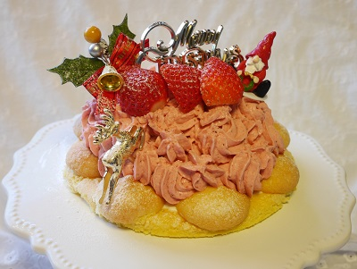 苺ムースのクリスマスケーキ
